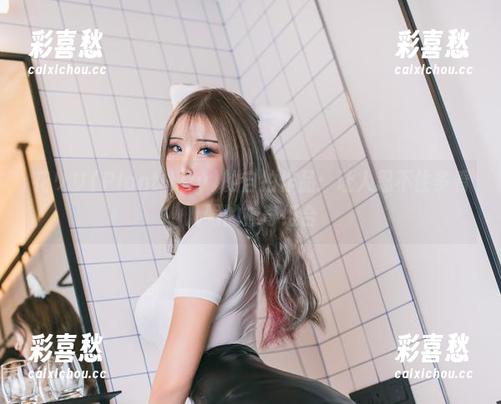 花リリ(Plant Lily)的自拍作品：让人忍不住多看几眼的神奇组合